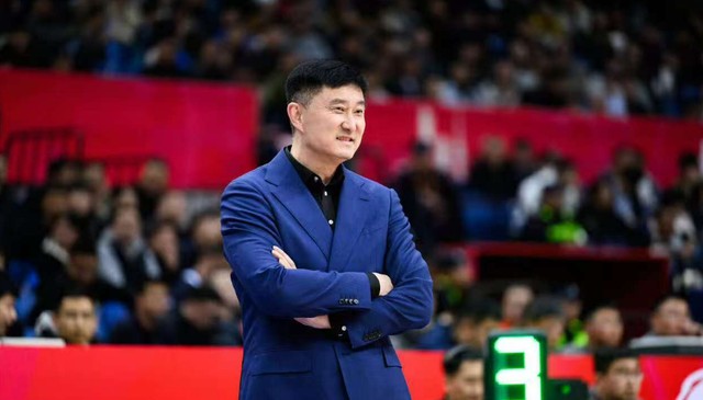 【战术复盘】广东宏远临时换帅背后：CBA外援策略与帅位稳定的深层博弈